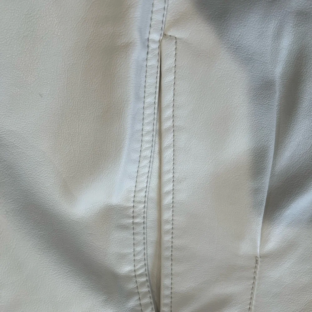 Free People Cream High-Waisted Trousers faux leather Sz 4 - Picture 9 of 9